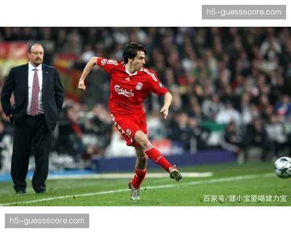 欧冠交响音乐会在巴黎举行，曲目包含各队经典队歌改编版