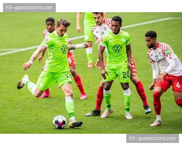 门兴1-0领先沃尔夫斯堡，主队通过快速边路转换创造数次良机